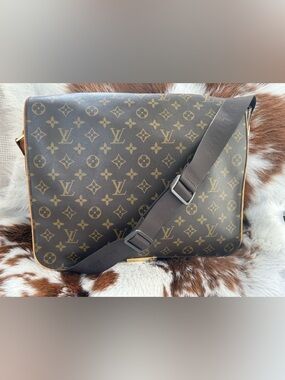 Louis Vuitton Abbesses Messenger Bag